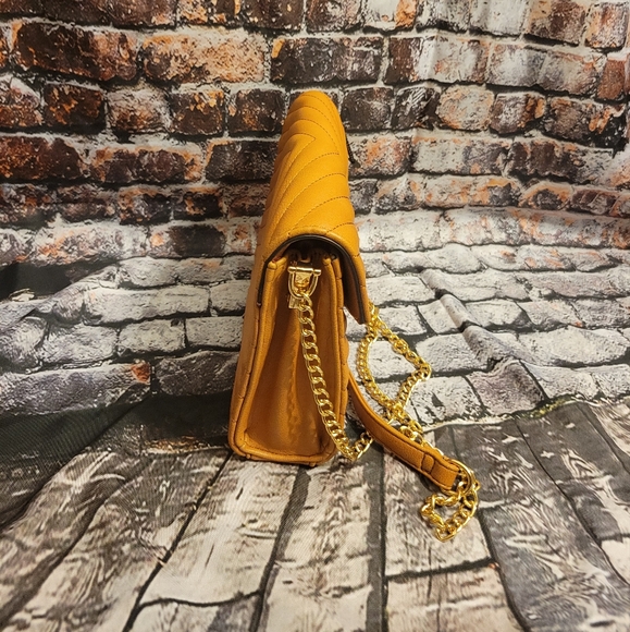 Mustard Purse - Picture 3 of 3